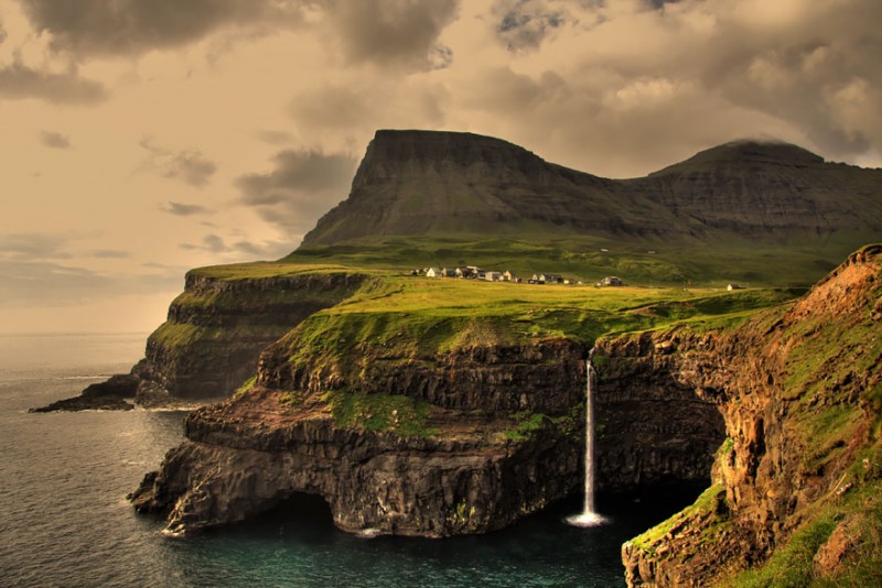 21 приказни места, които наистина съществуват Gasadalur, Faroe Islands