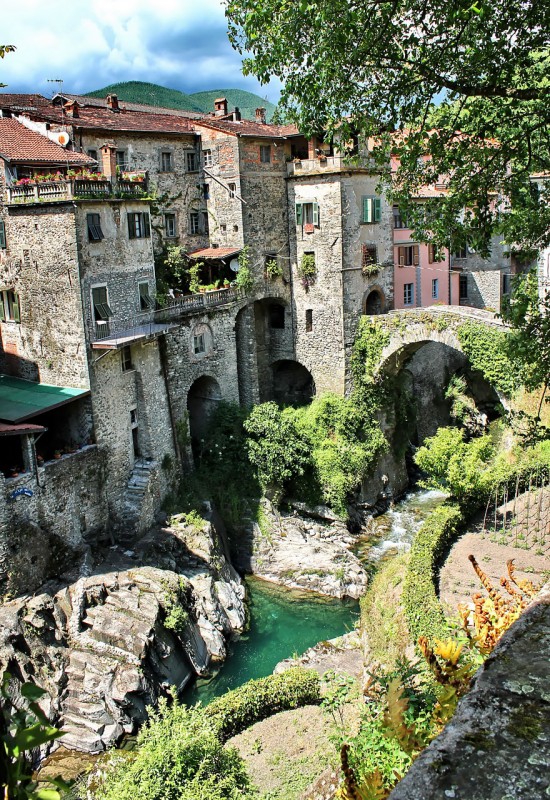 21 приказни места, които наистина съществуват Bagnone, Italy