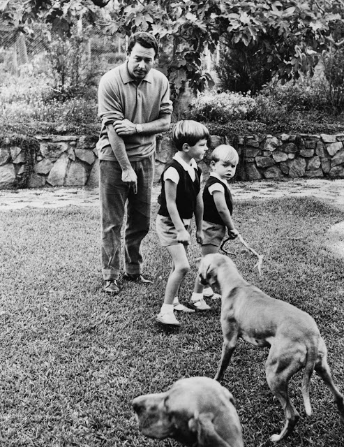 Alfonso de Hohenlohe and children