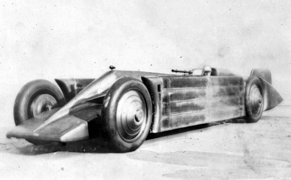 Golden_Arrow_land_speed_record_car_1929