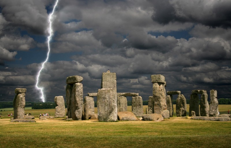 stonehenge-lightning