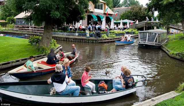 wcth_Giethoorn_-1-640x368